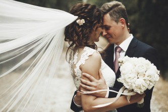 Jakie są najważniejsze momenty ślubu, które warto uwiecznić na zdjęciach?