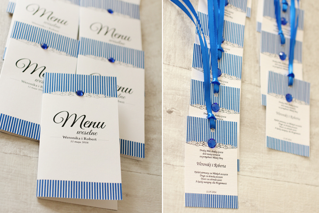 Zaproszenia i dodatki weselne z motyw eleganckich pasków w kolorze morskim, kobaltowym z kamyczkiem od Amelia-Wedding.pl
