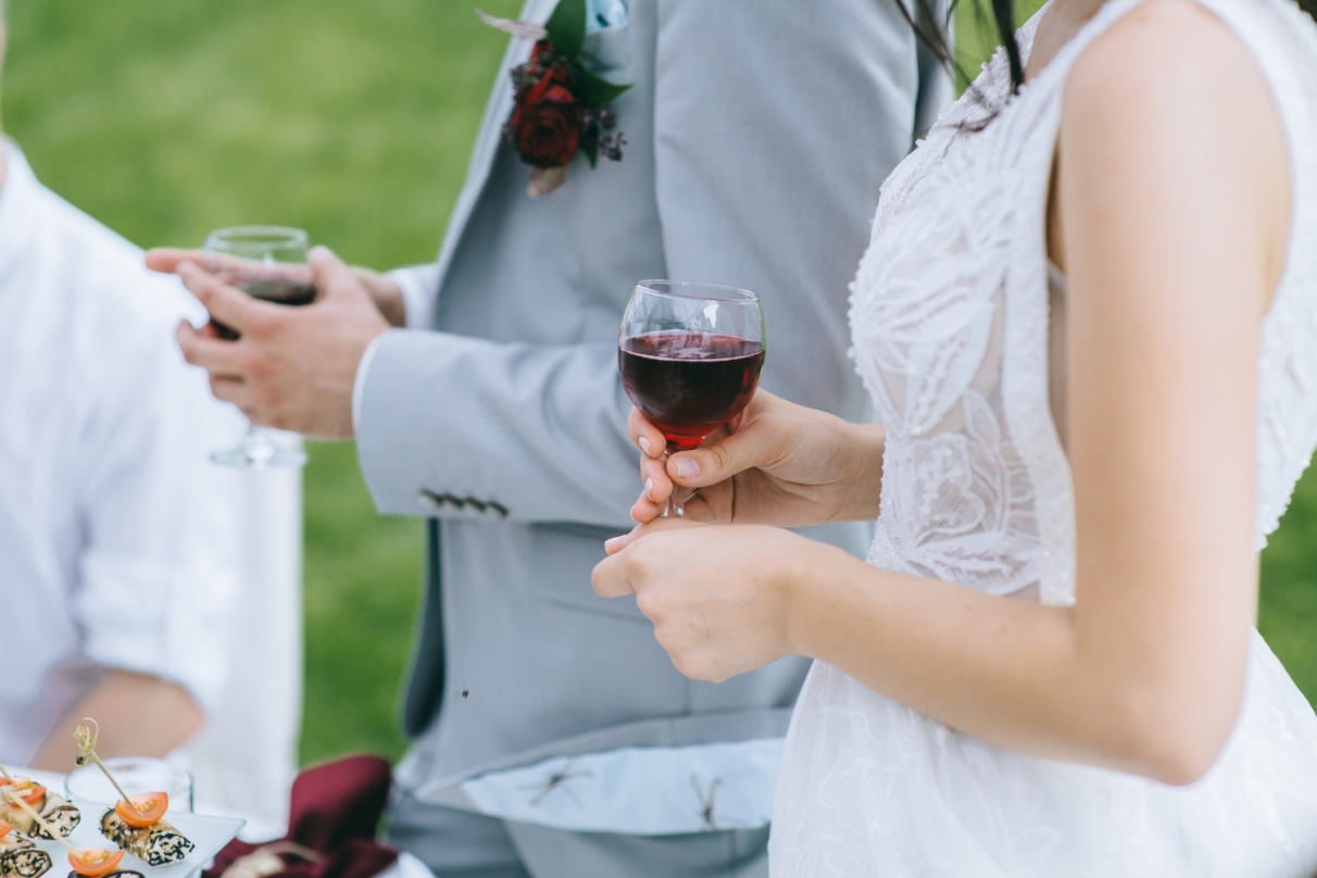 Jakie Wina na Wesele: Kompletny Przewodnik Wyboru Wina na Twoje Ślubne Przyjęcie