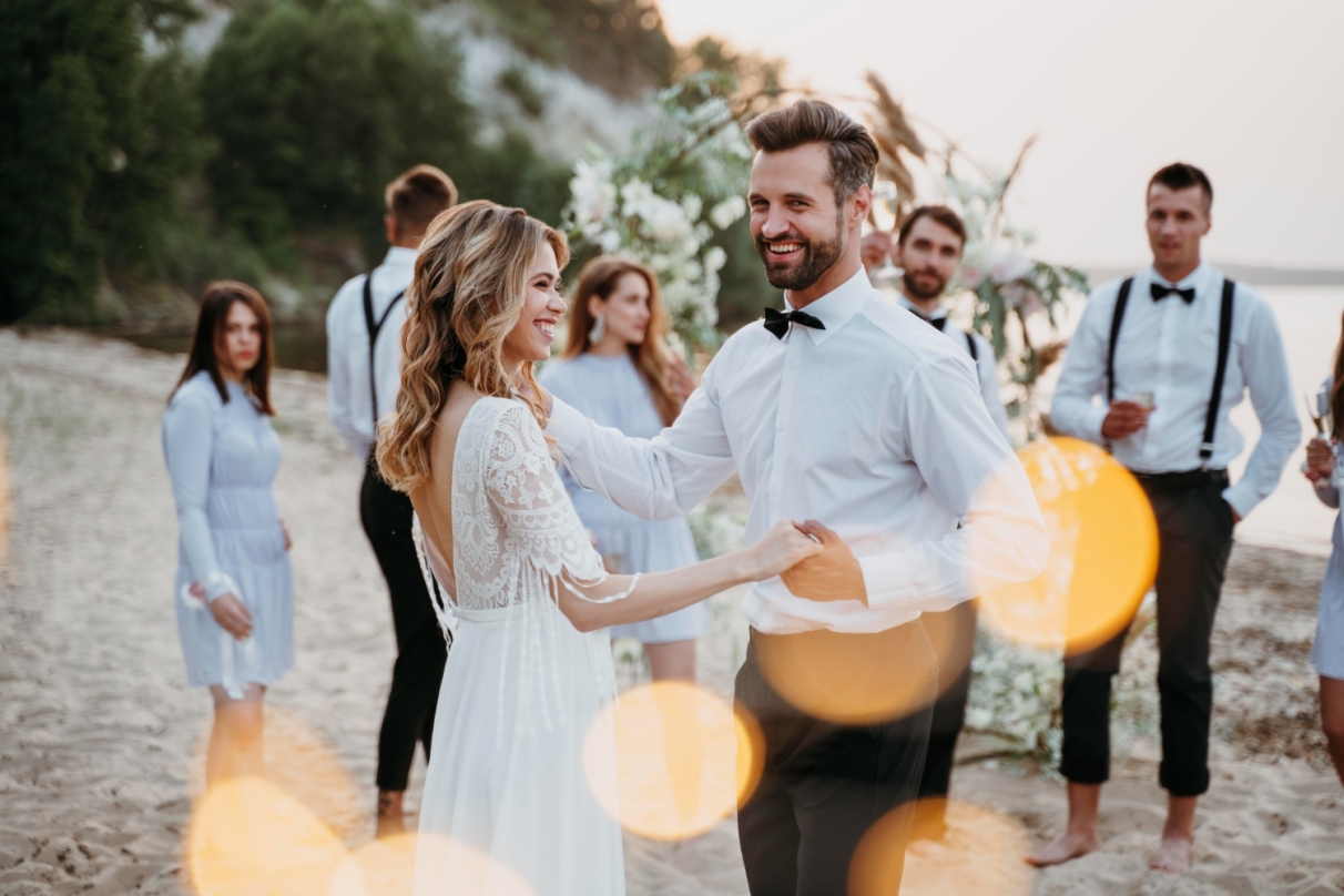 Wesele Latem – Kompletny Przewodnik po Organizacji Niezapomnianego Przyjęcia w Upalne Dni