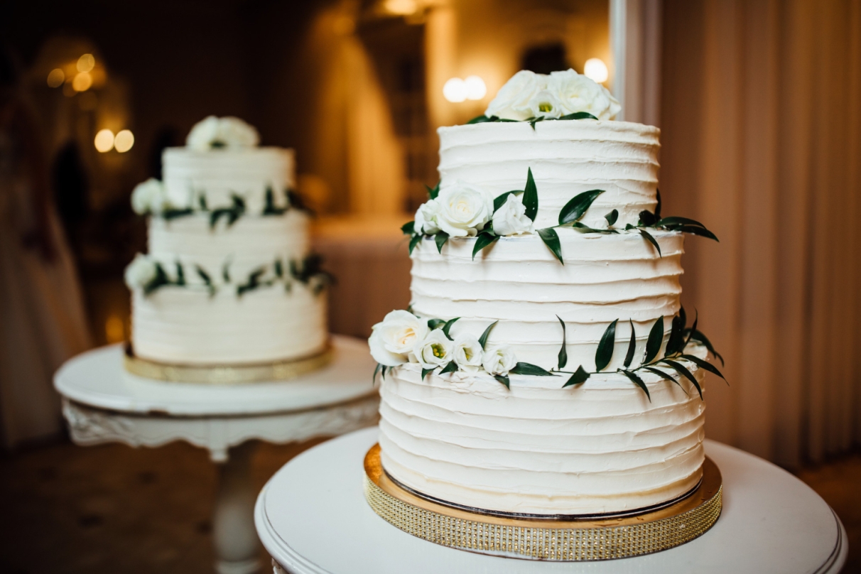 Jak wybrać idealny tort weselny: smak, dekoracje i trendy ?
