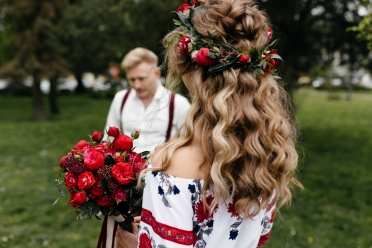 Fryzura i makijaż ślubny – jak zaplanować próby i wybrać idealny look na wielki dzień